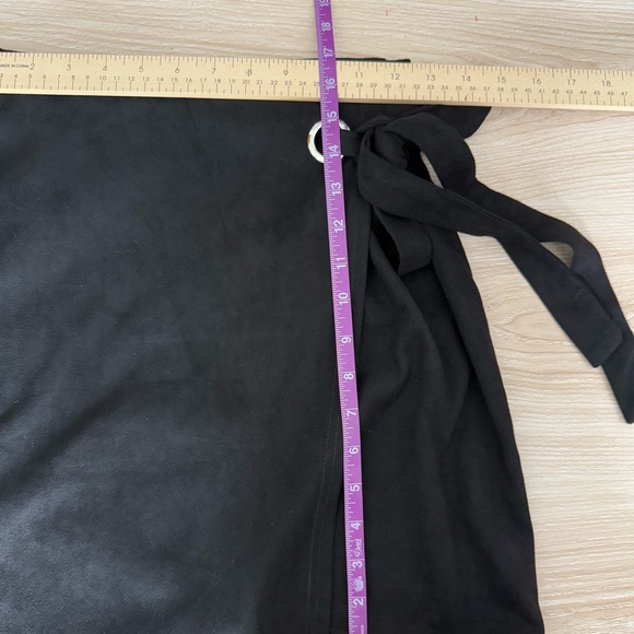 Simplee Medium NEW Black Mini Skirt Slit Cut Side Tie - Picture 8 of 10